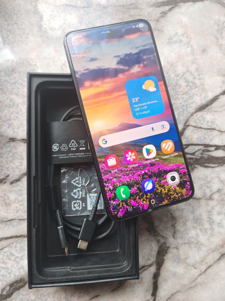 Продавам Samsung Galaxy S22- 5G 128GB-като нов!