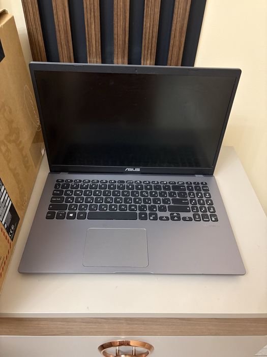 Продается ноутбук. Состояноее хорошее. Почти не пользовались.