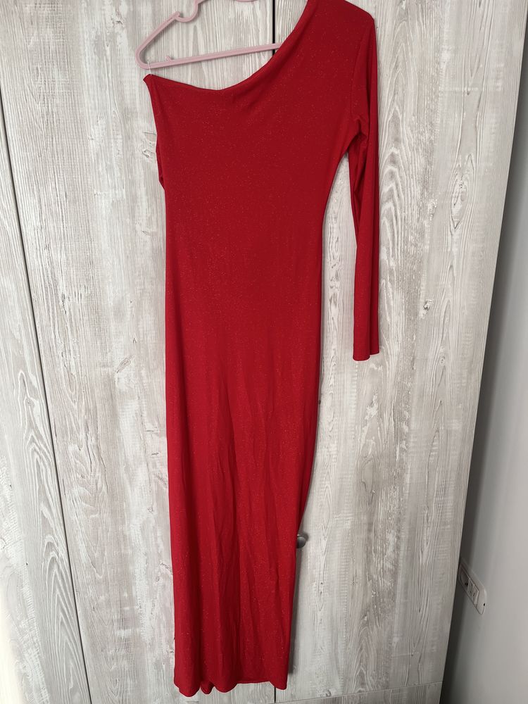 Rochie , material lycra , lunga , crepata pe un piciro