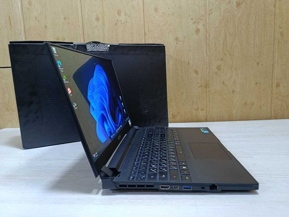 Продается ноутбук Gigabyte Aero 5