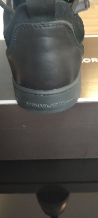 Vând adidași sneakers originali Michael kors