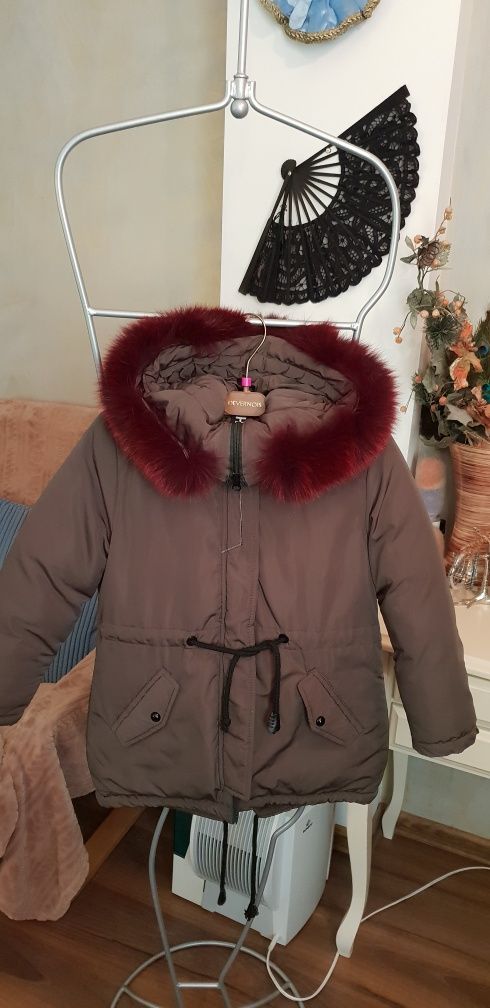 Продам детскую зимнюю куртку для девочки.