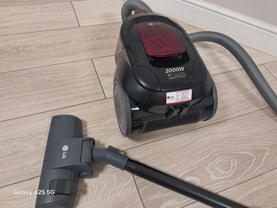 Пылесос LG в отличном состоянии.