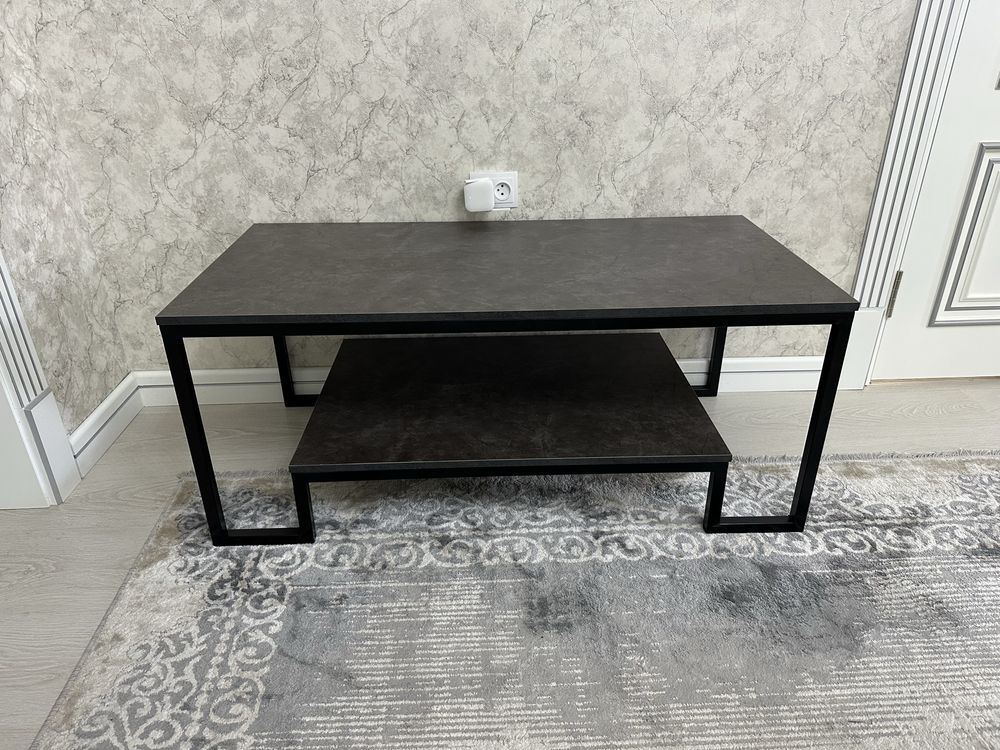 Jurnalniy stol loft uslubida