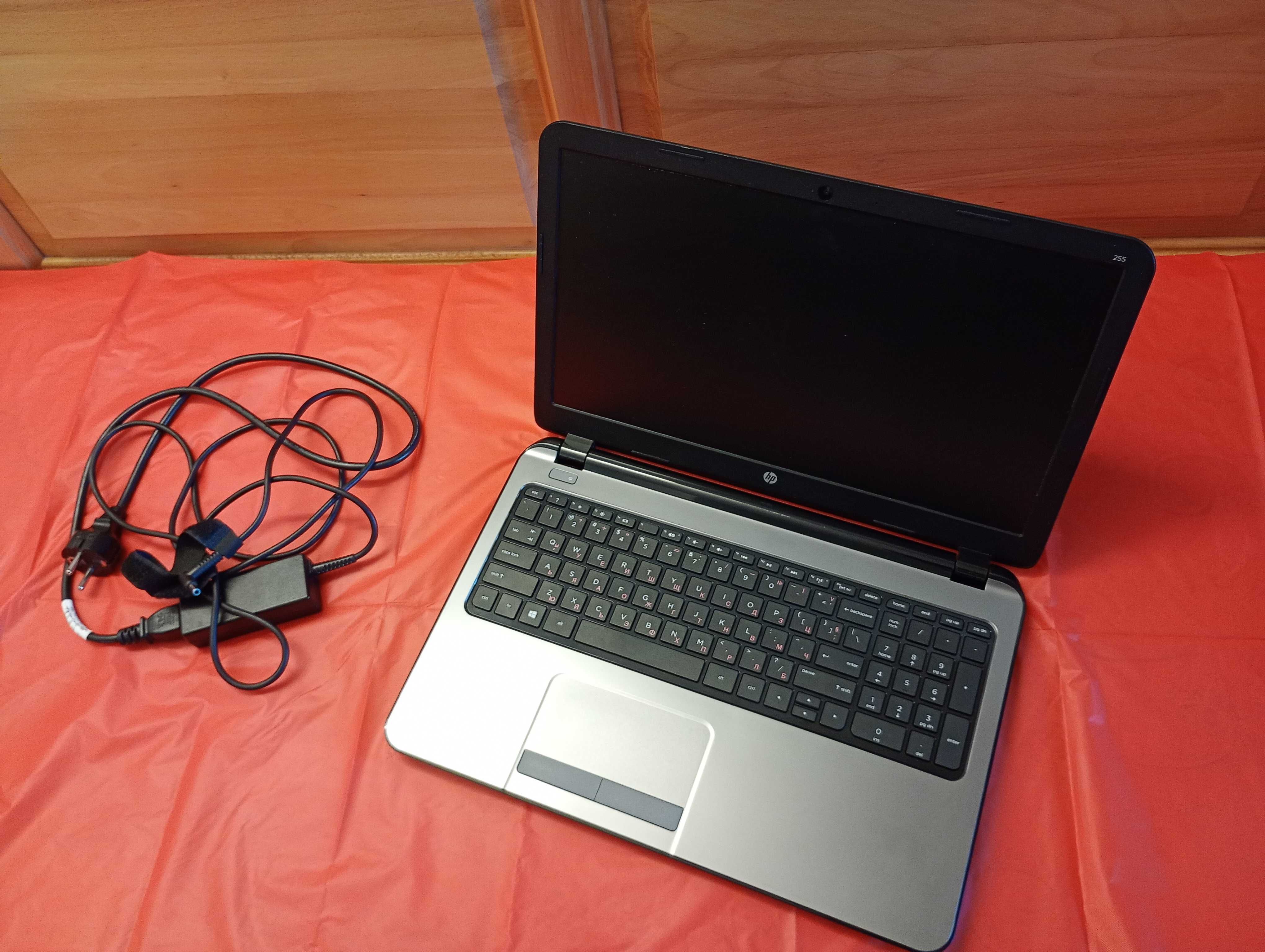 Лаптоп HP 255 G3 неразличим от нов