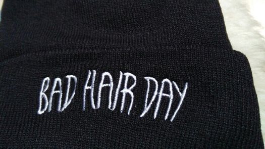 Caciula bleomaren inchis'' Bad hair day''