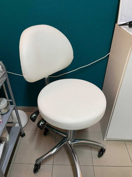 Козметичен стол - табуретка за педикюр Rita XS - 38/45 см