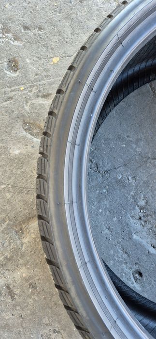 2 anvelope iarna Pirelli 245/30/20.Pretul este pe bucata.