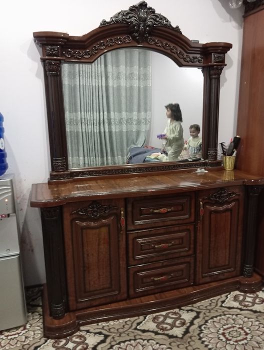 Мебель комплект яхши холатда