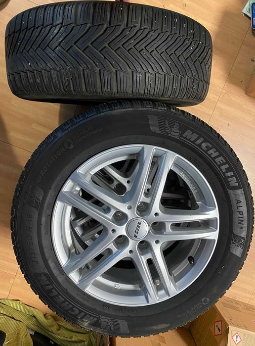 Vând set 4 cauciucuri de iarnă Michelin + jante!