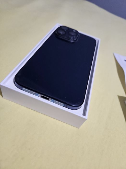 Vând IPhone 15 Pro Max