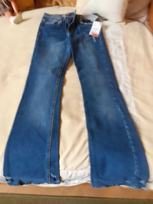 Fusta si blug .Noi cu eticheta.