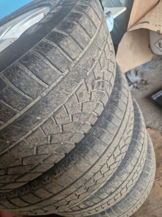 Jante cu anvelope în stare foarte bună