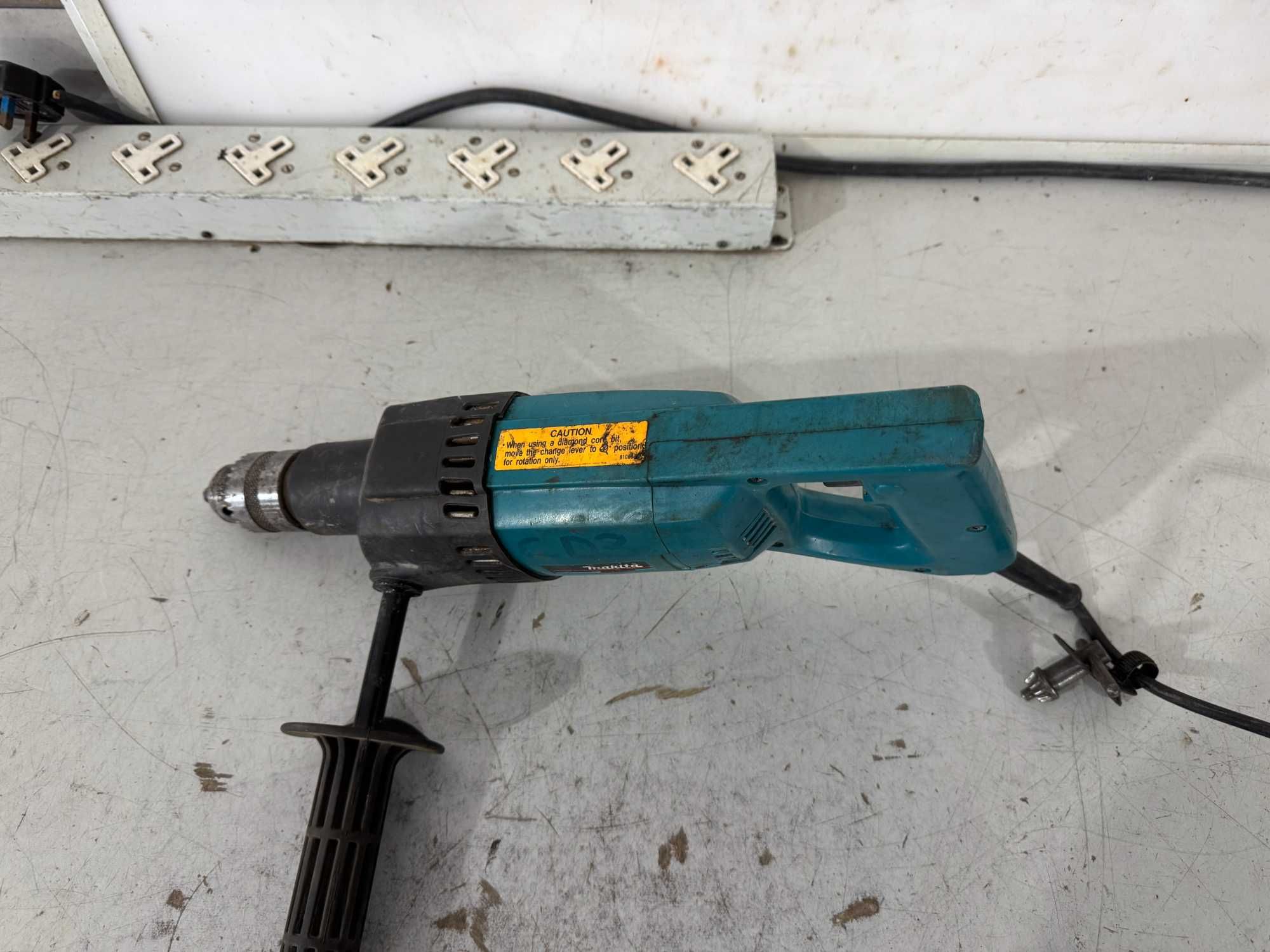 Бормашина - Makita 8406 /  850 W