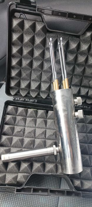 Насочващ уред за търсене на злато и кухини.