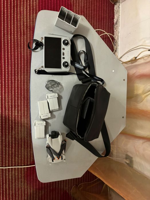 Продавам дрон DJI mini 3 комплект