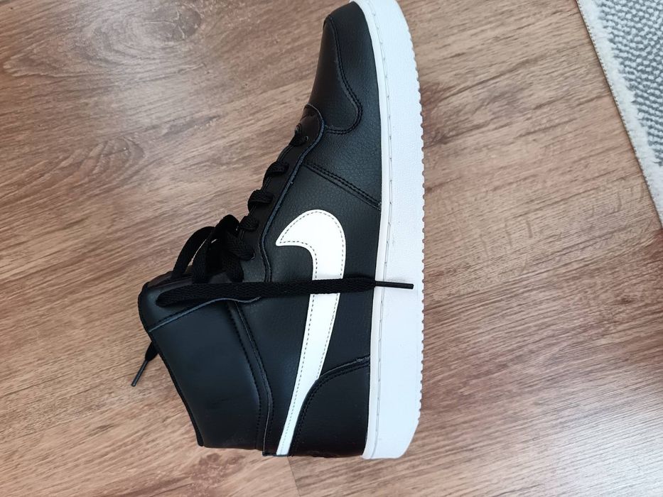 Маратонки Найк нови