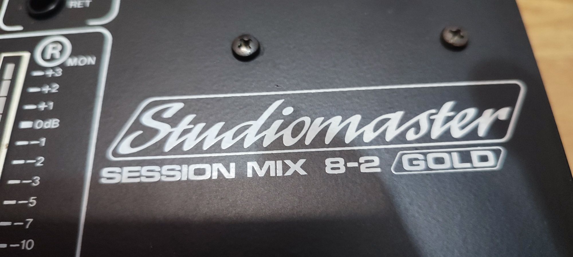 Mixer Studiomaster session mix 8-2 gold sau variante