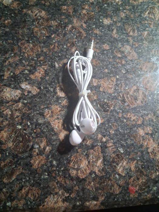 Lavaliera cu fir pentru telefon+o pereche de casti cu fir