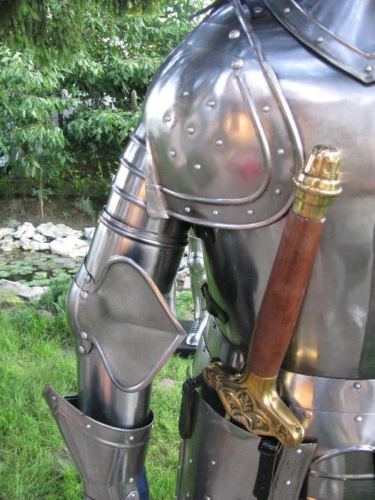 Рицарски брони -реален размер