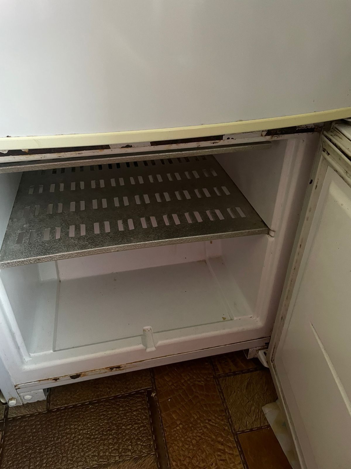 Продам холодильник 23000