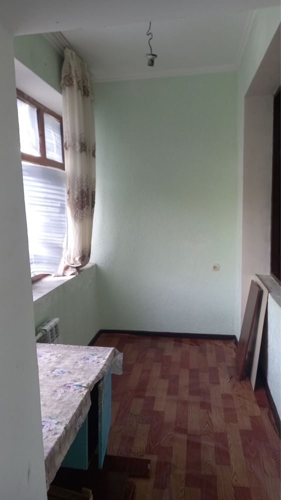 Ijaraga beriladi Nina kafe oldidan 1 xona 2 etaj.