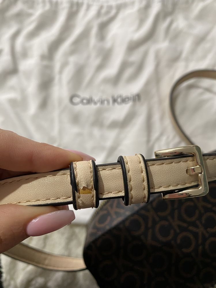 Чанта за рамо на Calvin Klein