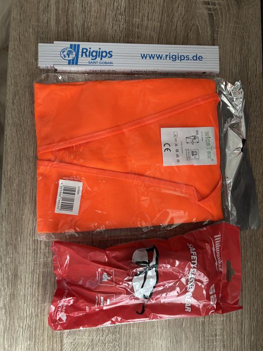 Промо комплект ,работни очила ,жилетка и метър