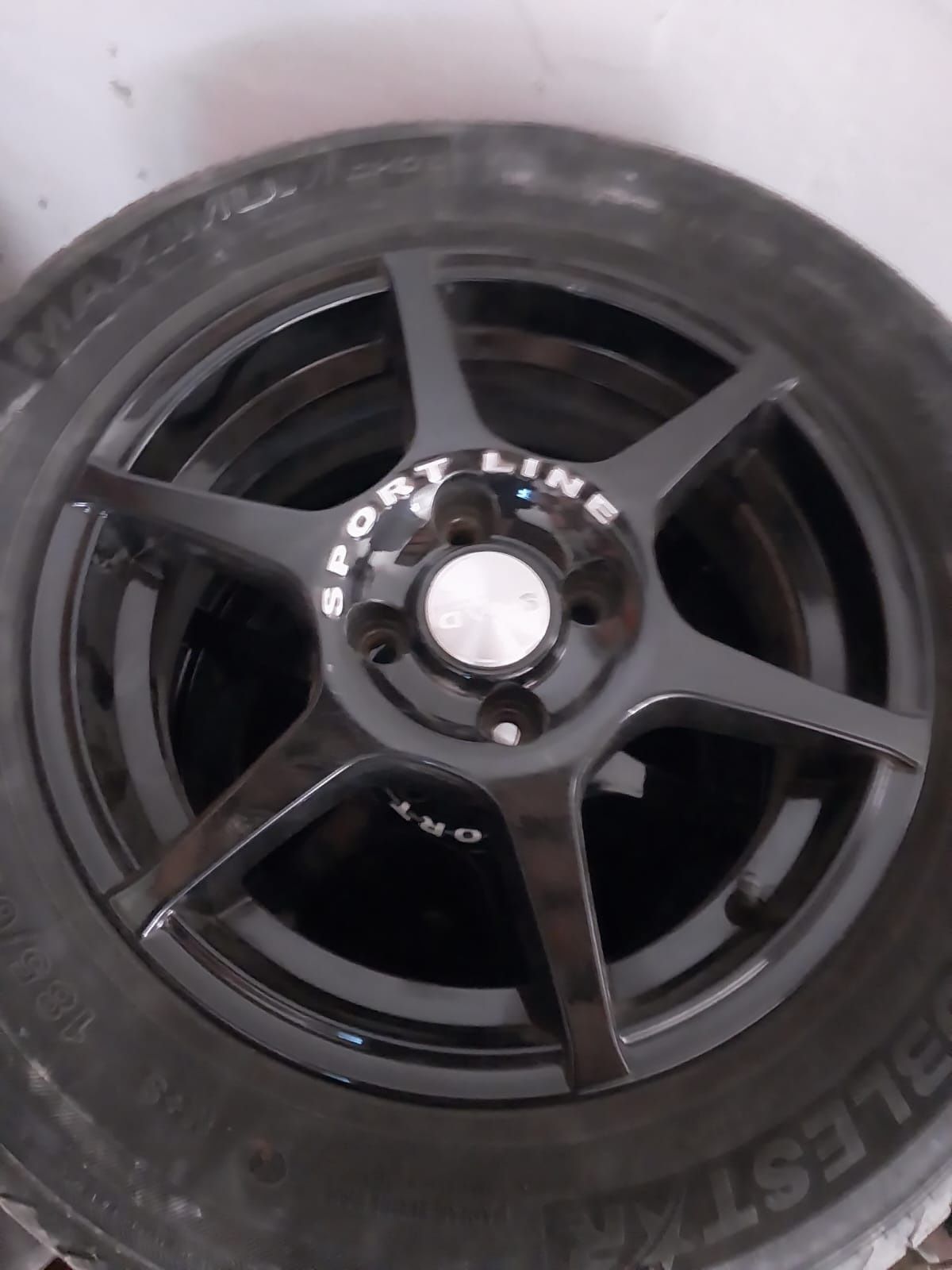 Автошина с дисками.185/65/14R