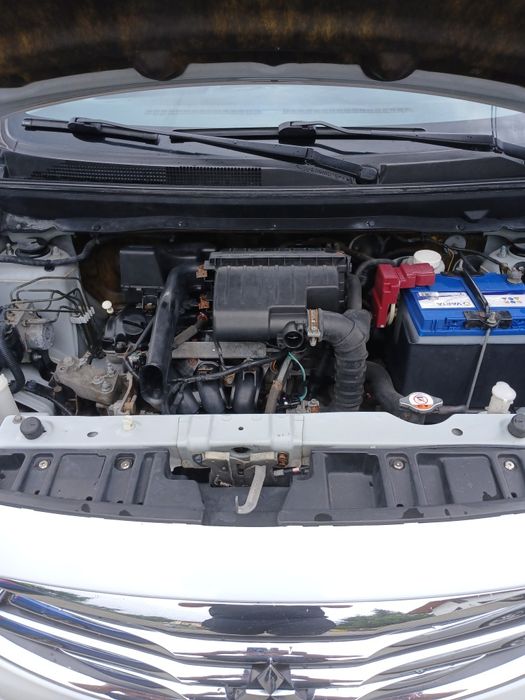 Vând mitsubishi 1.2