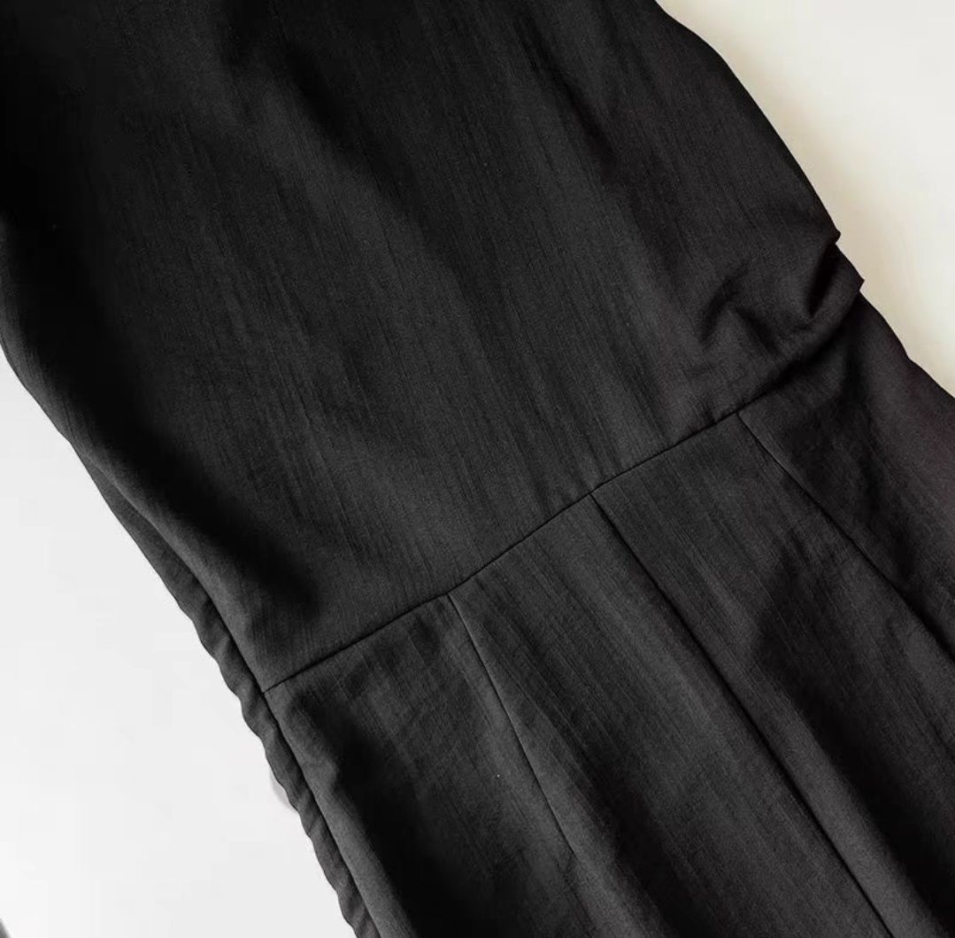 Платье от MassimoDutti.