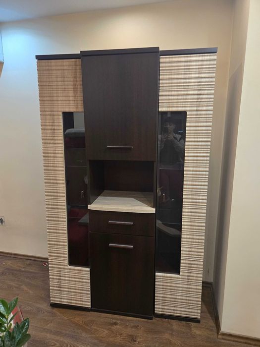 Холна секция с витрина