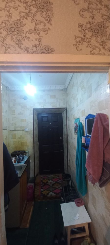 Sergeli tumani 1 xonali uy sotiladi srochna