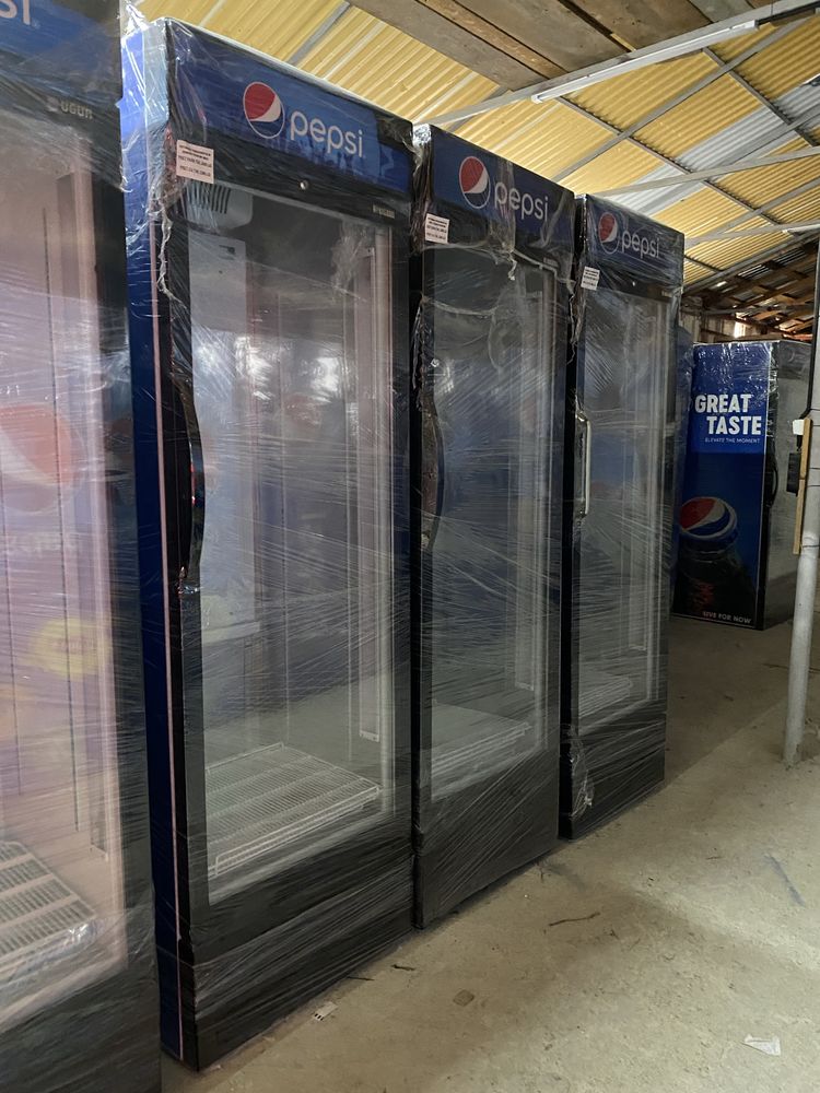 Vitrina frigorifica cu o usa verticala si led