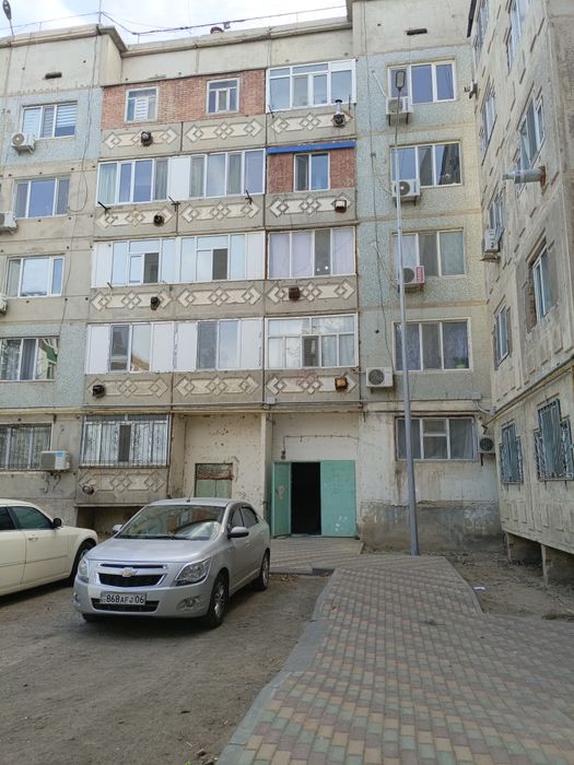 3-мкр 32-дом 1-қатар 1-бөлме сатылады.