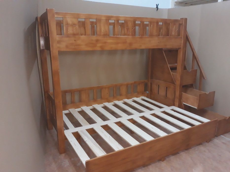 TRANSPORT GRATUIT.Pat etajat din lemn masiv cod 2702
