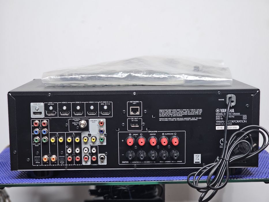 Receiver Yamaha RX-V500D cu telecomanda si manuale