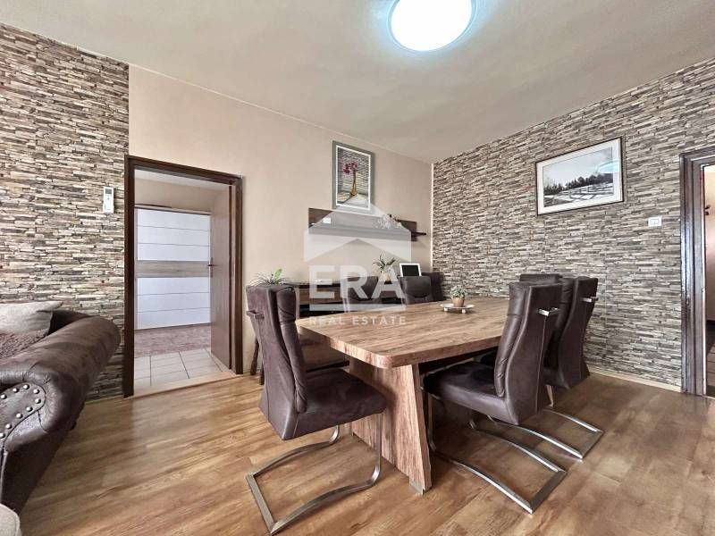 Продава се Тристаен апартамент в София, Център - 106 кв.м за 4057 €/кв.м - Снимка #2