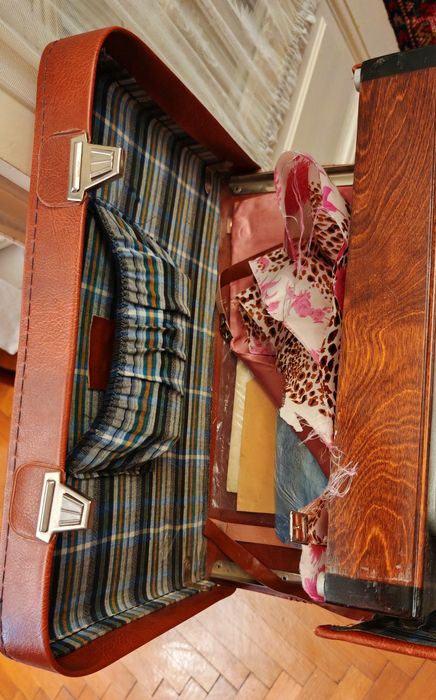 Mașina de cusut Chaika-III