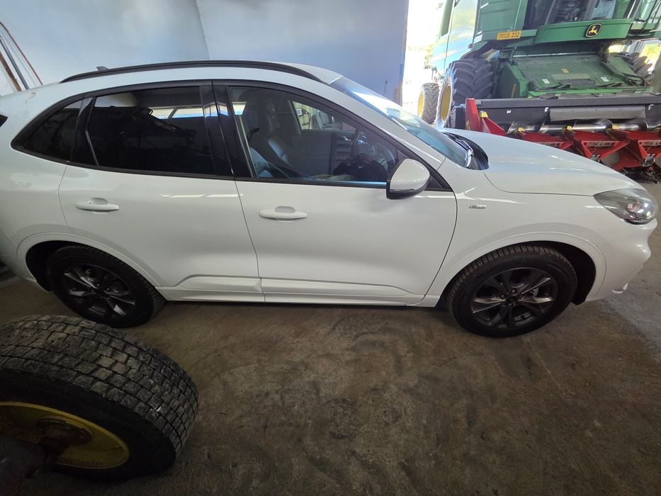 Ford Kuga Model ST Line, Hybrid ,4x4, Tva Deductibil