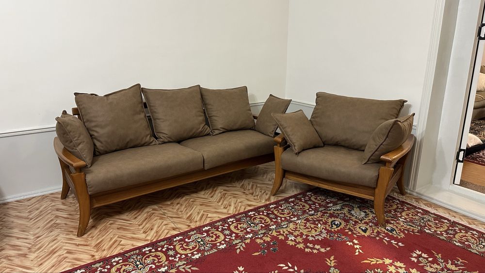 Срочно диван сотилади