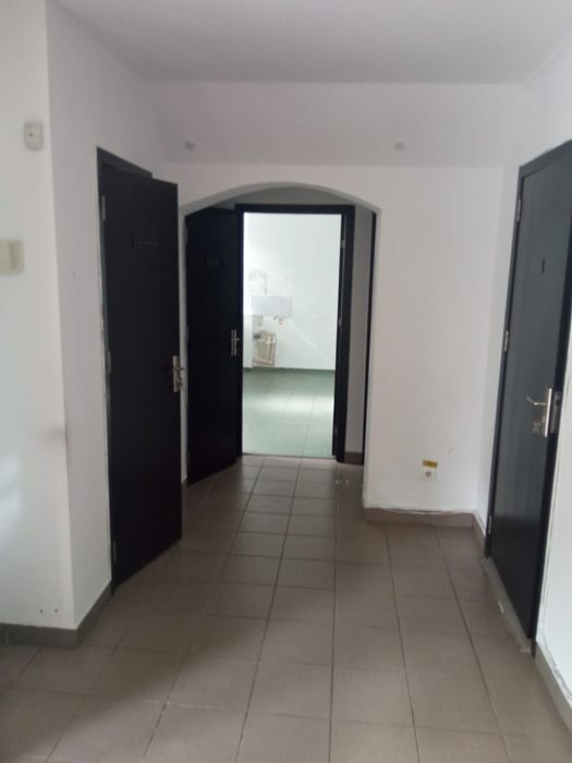 Vând spațiu comercial