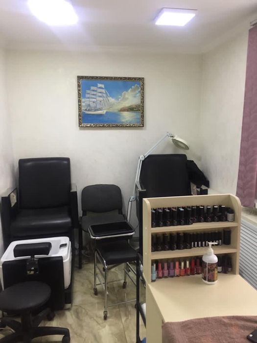 Сдам в аренду места в салоне красоты под паникюр и педикюр