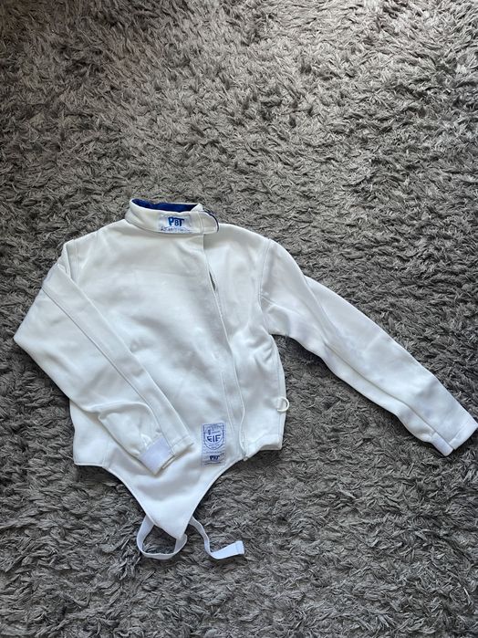 Costum de scrimă