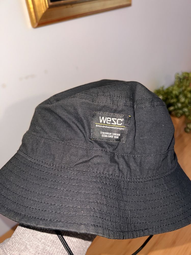 Шапка с периферия WESC