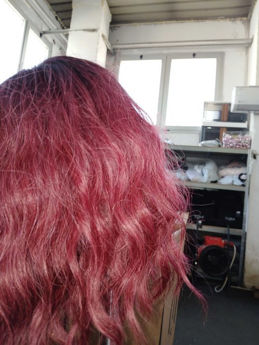 Peruca ondulata SOKU, 35 cm, cu breton, burgundy