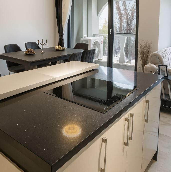 Дава се под наем Тристаен апартамент в Варна, м-т Св. Никола - 125 кв.м за 1400 € - Снимка #2