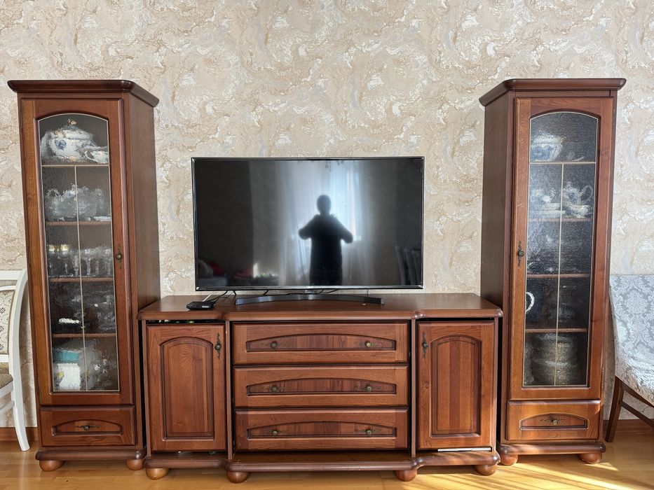Продам серванты  и тумба под телевизор