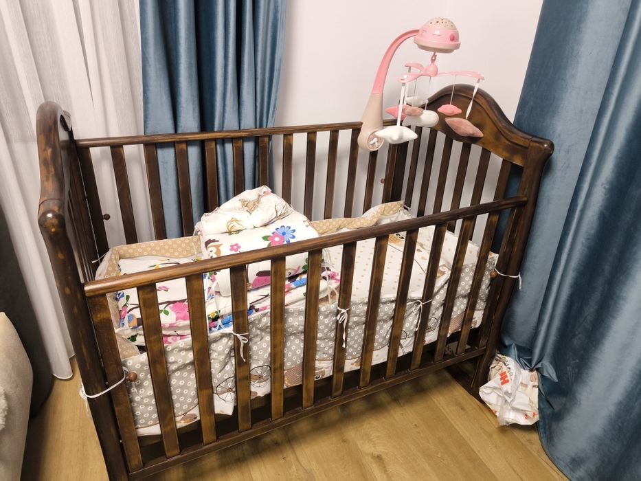 Vând pătut lemn masiv