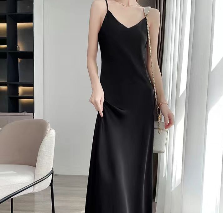 Новое чёрное атласное платье